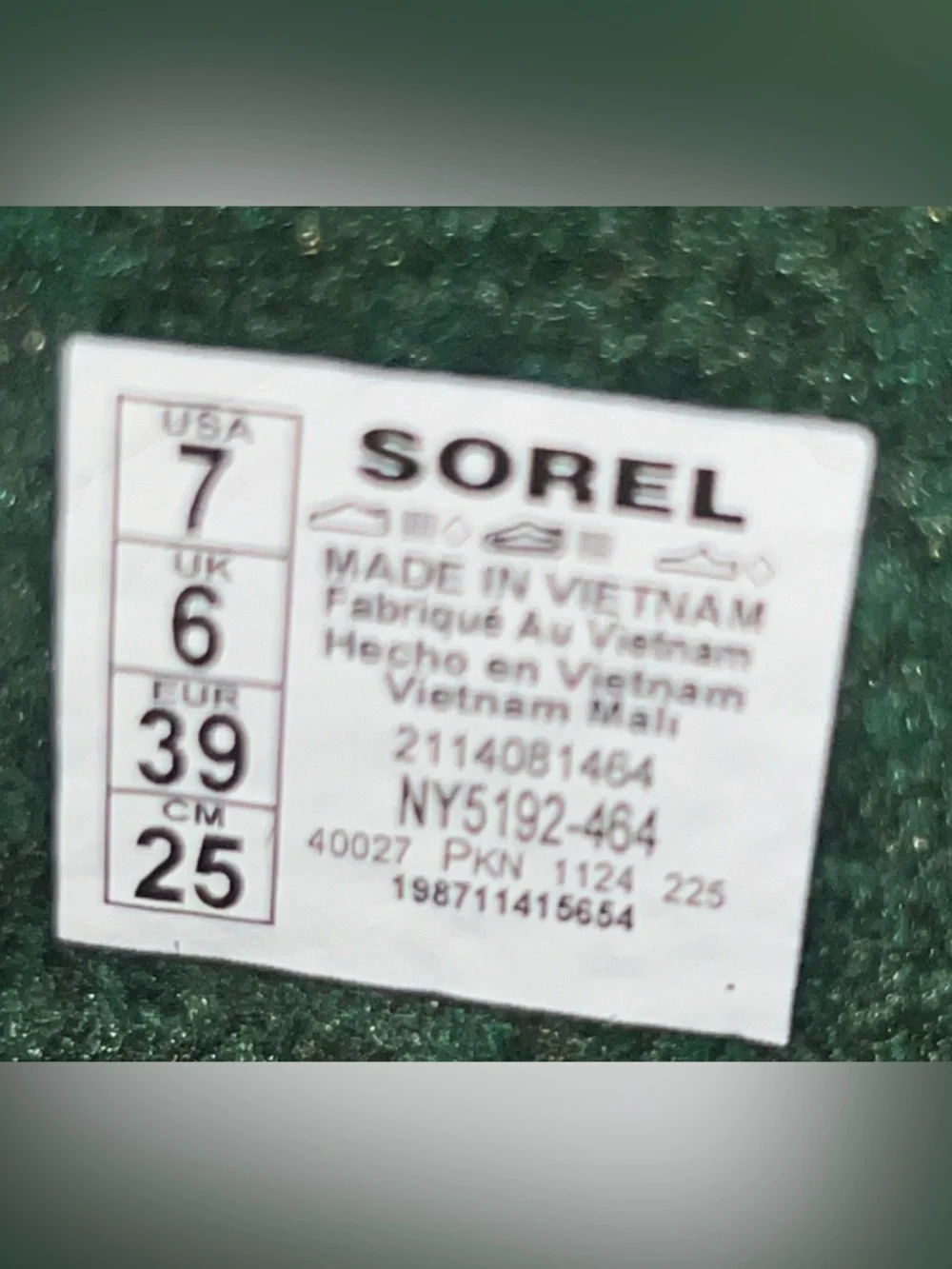 SOREL Flurry Weather Resistant Insulated Snow Boots.  Size Youth 7.  Brand new.